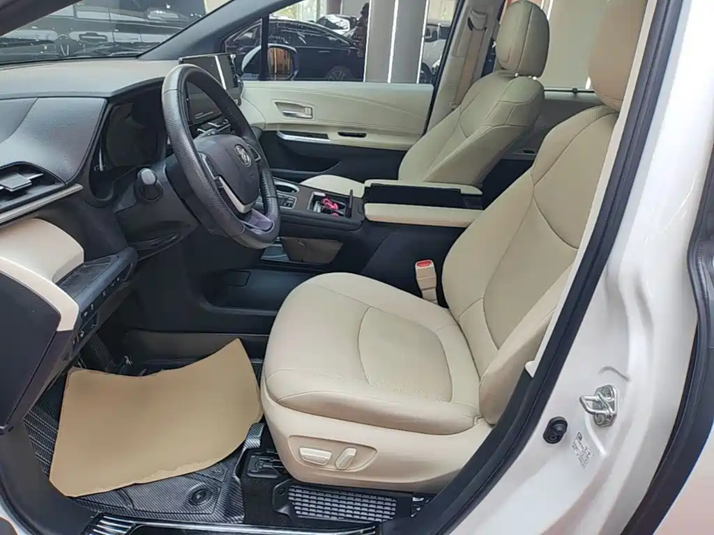 Toyota Granvia — миниатюра 15