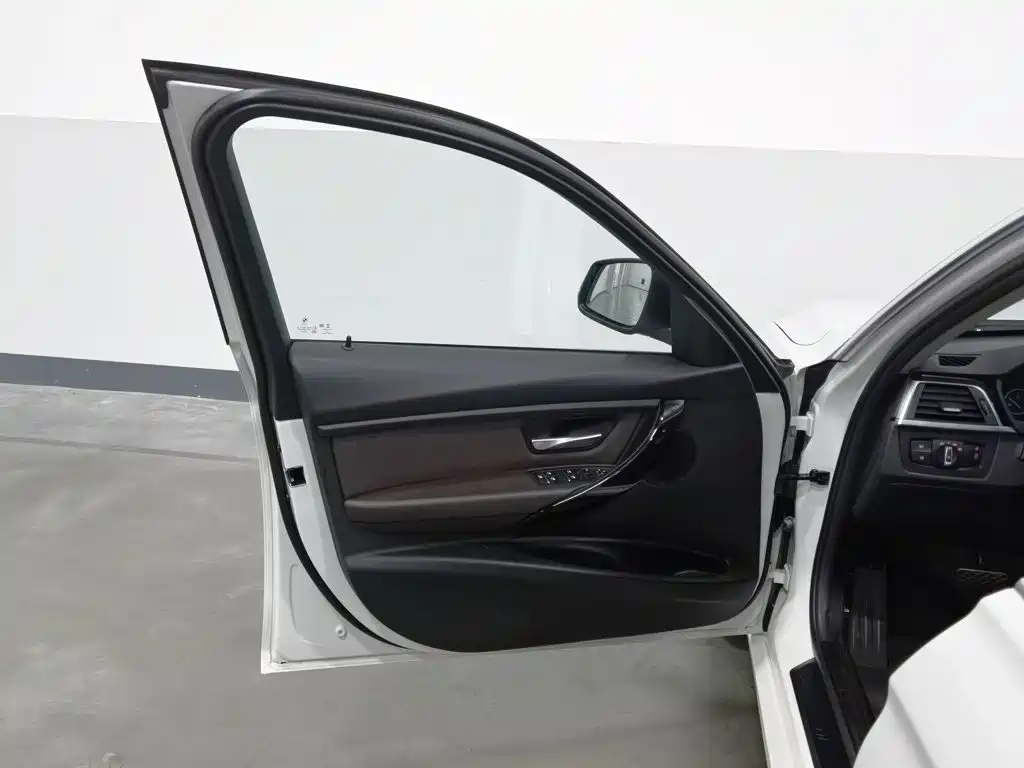 BMW 3 Series — миниатюра 8