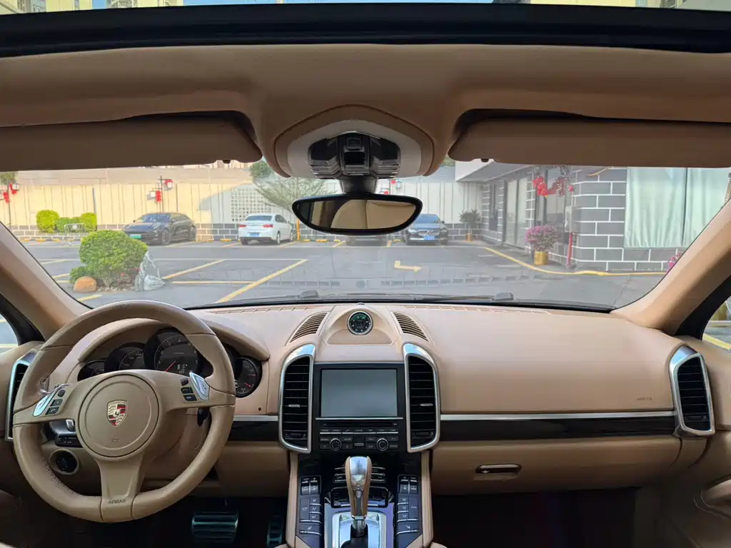 Porsche Cayenne — миниатюра 22
