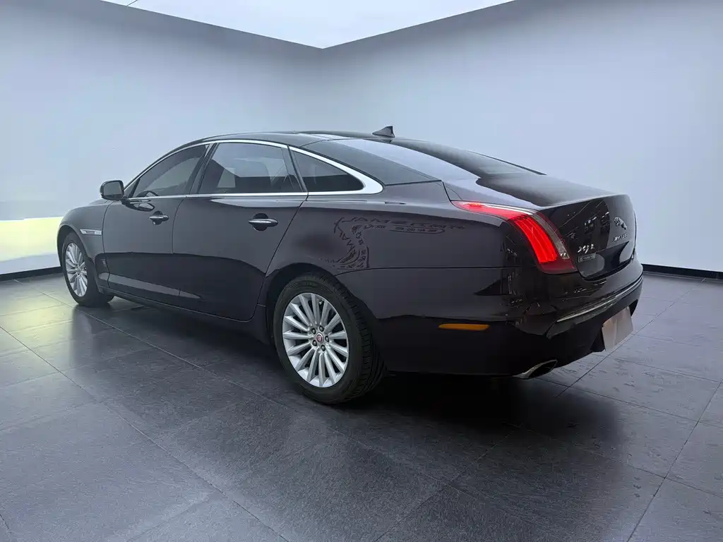 Jaguar XJ — миниатюра 15