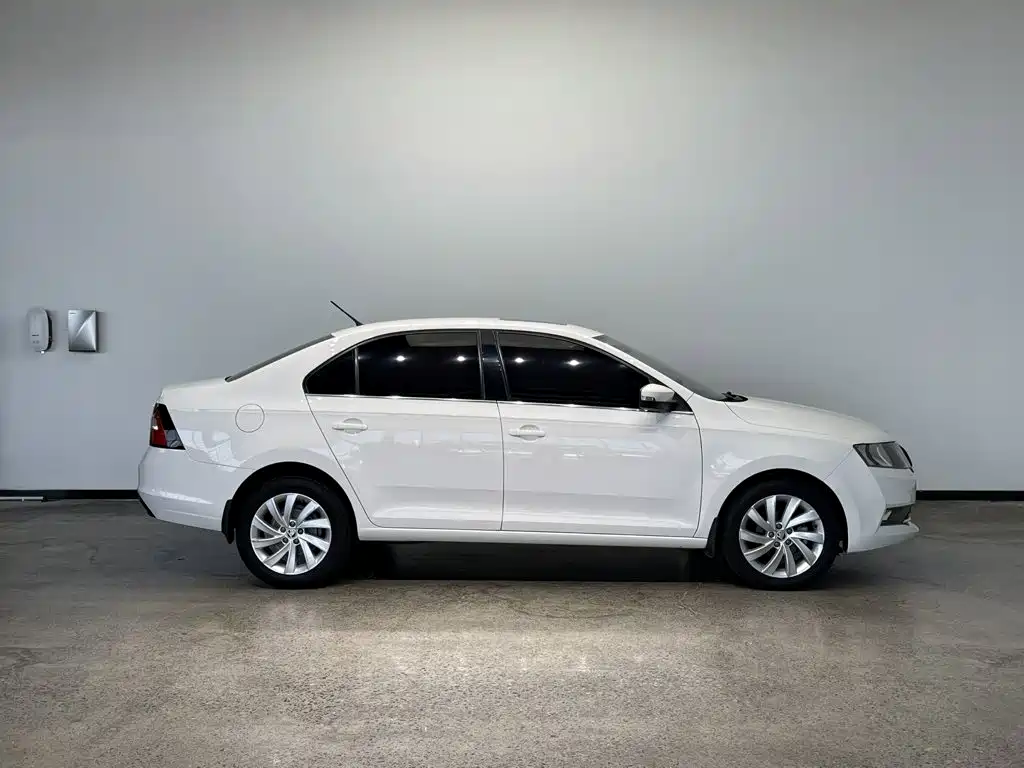 Skoda Rapid — миниатюра 5