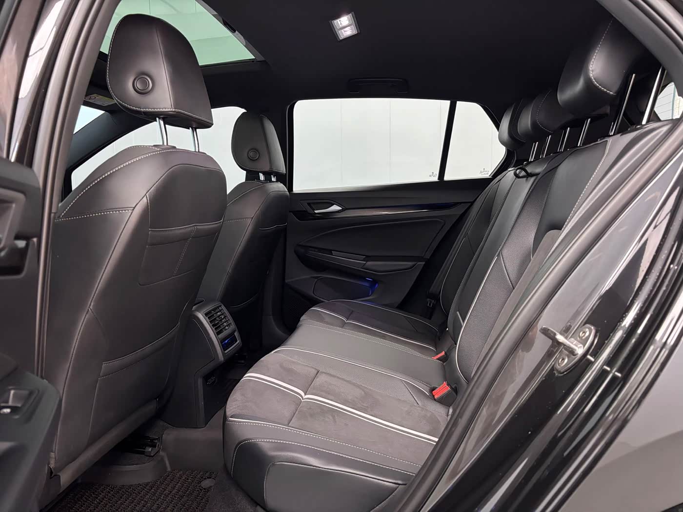 Volkswagen Golf 1.4 л 2023 г. Чёрный, пробег 19000 км