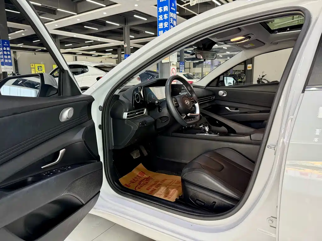 Hyundai Elantra — миниатюра 4