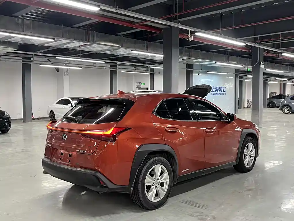 LEXUS UX