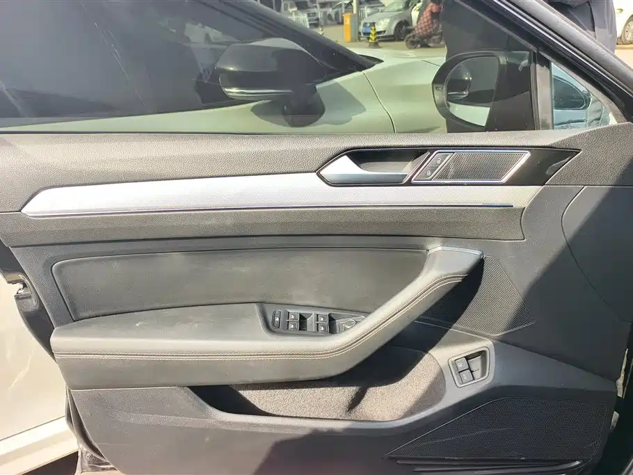 VOLKSWAGEN MAGOTAN GTE PLUG IN HYBRID