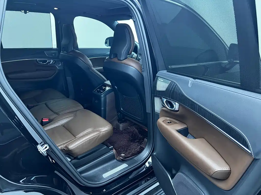 Volvo XC90 PHEV — миниатюра 18