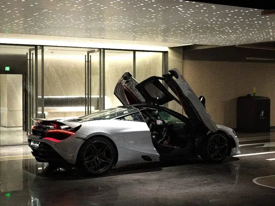 McLaren 720S — миниатюра 3