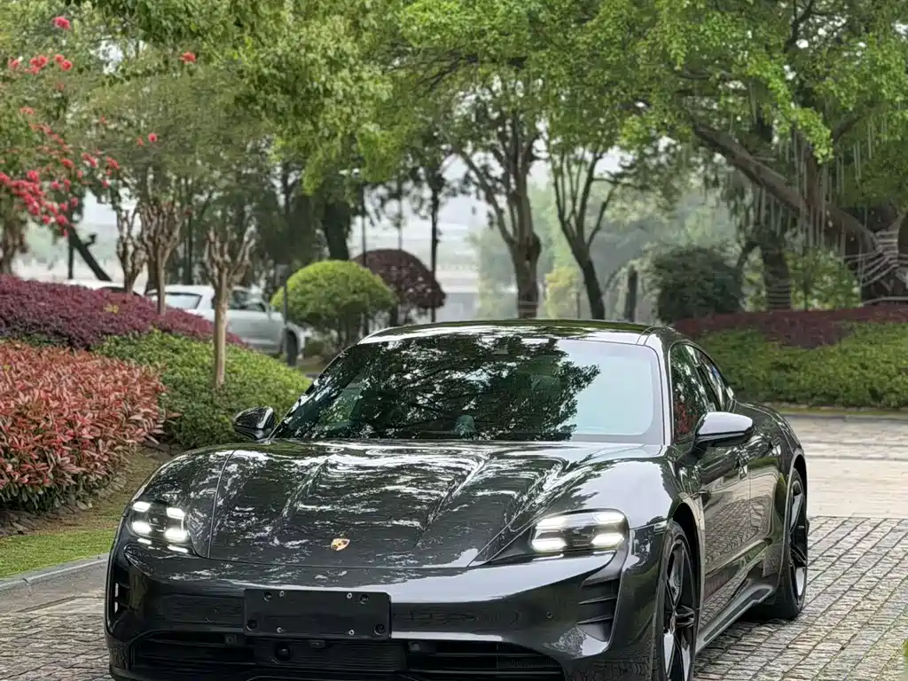 Porsche Taycan 2021
