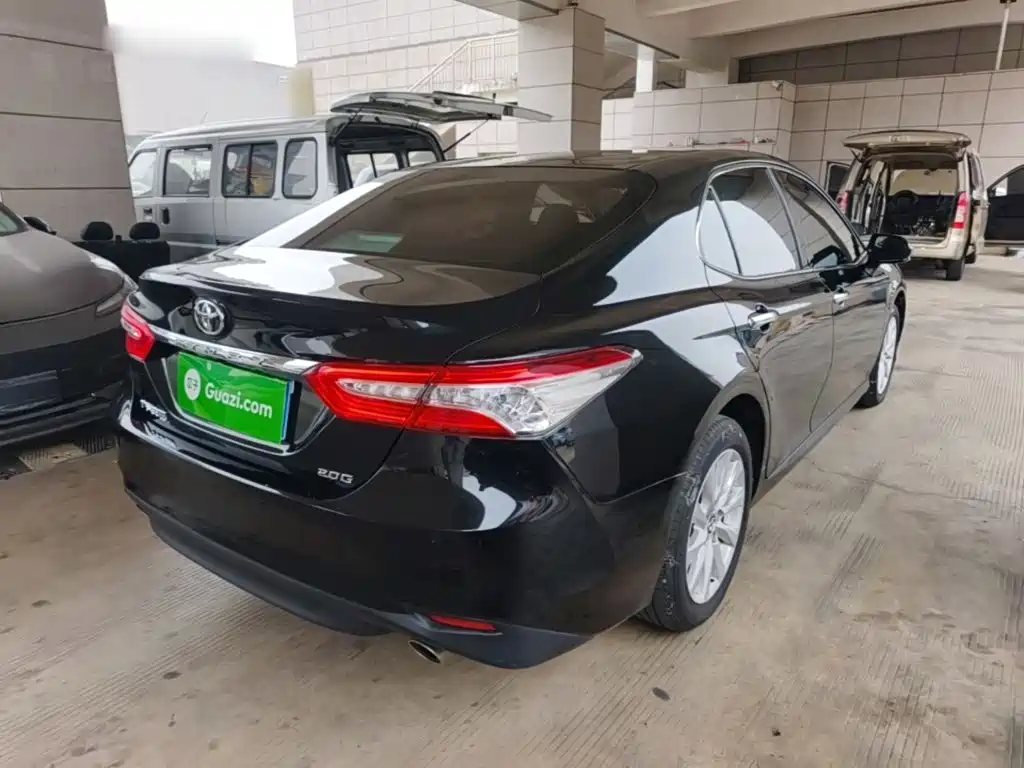 Toyota Camry — миниатюра 7