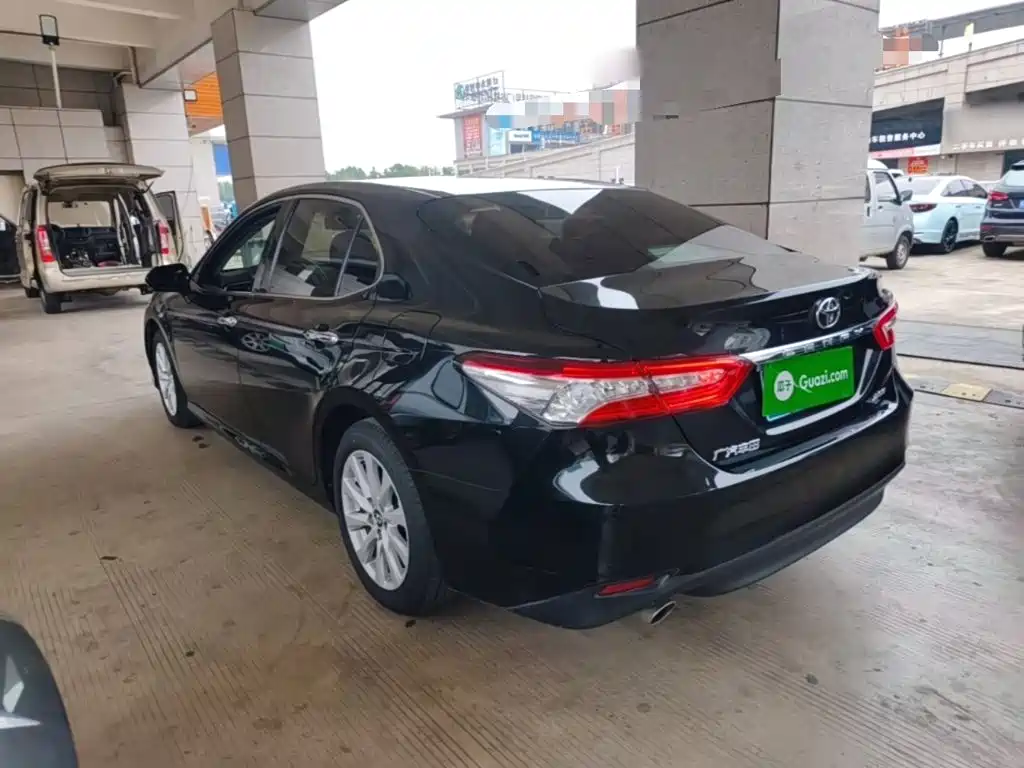 Toyota Camry — миниатюра 5