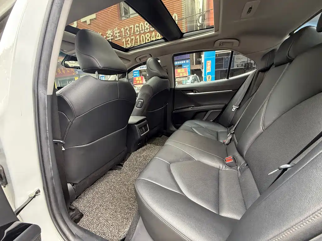 Toyota Camry — миниатюра 8