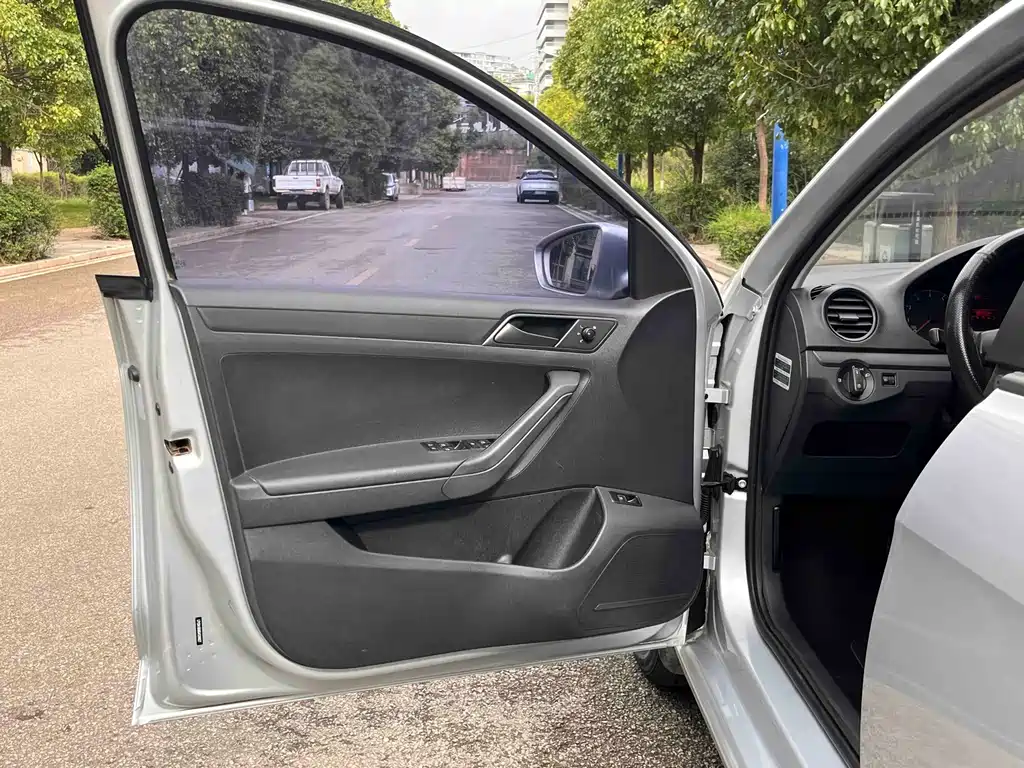 Volkswagen Jetta — миниатюра 11