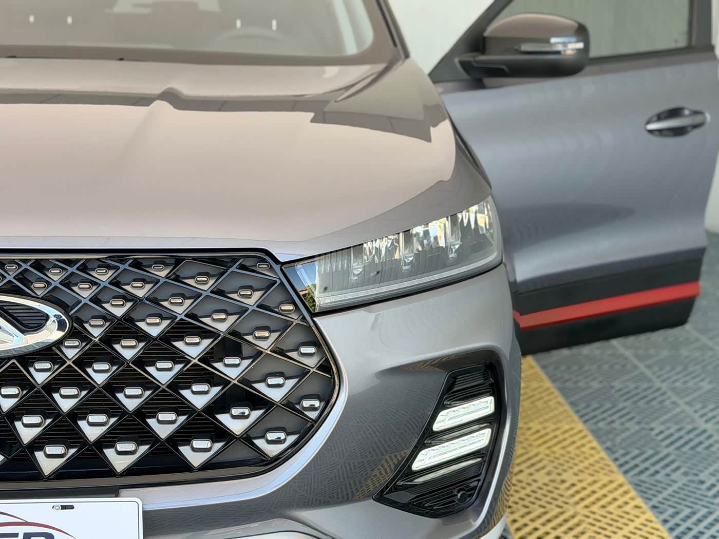 CHERY Tiggo 7 1.5 л 2023 г. Серебристо-серый, пробег 32000 км