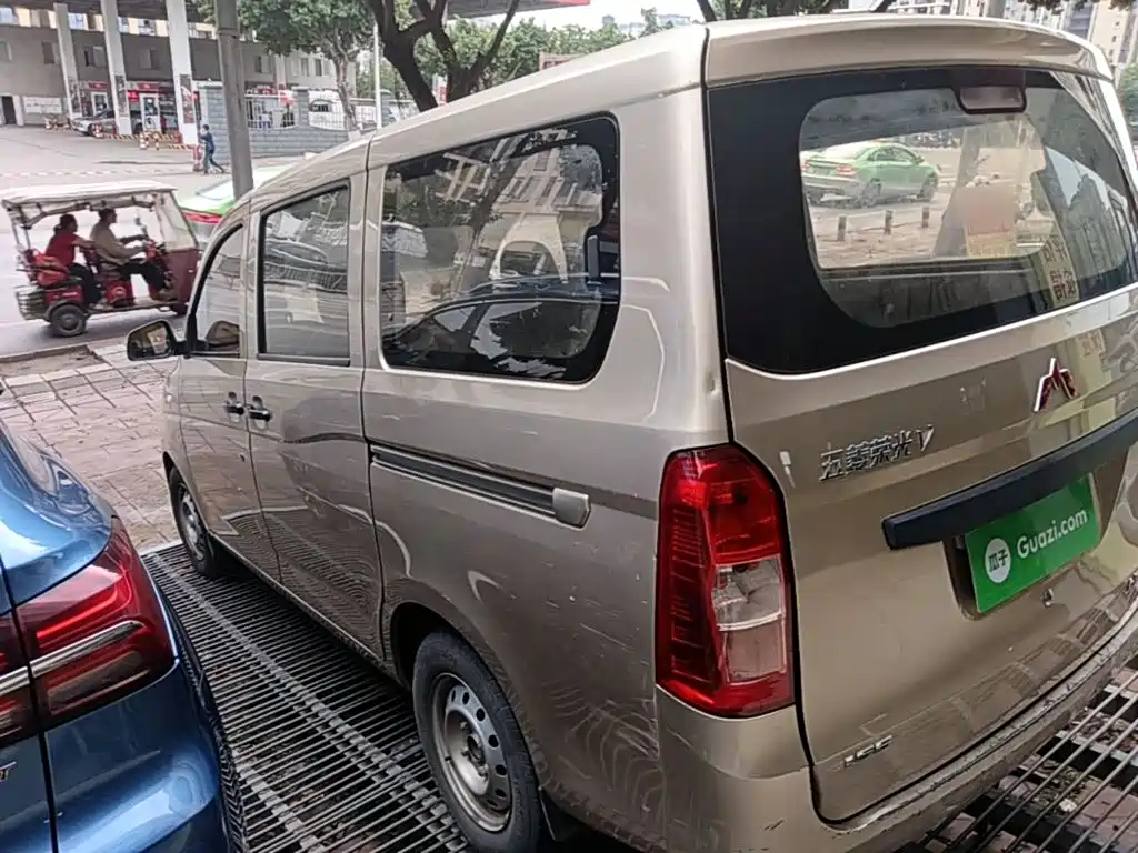 Wuling Rongguang V — миниатюра 5