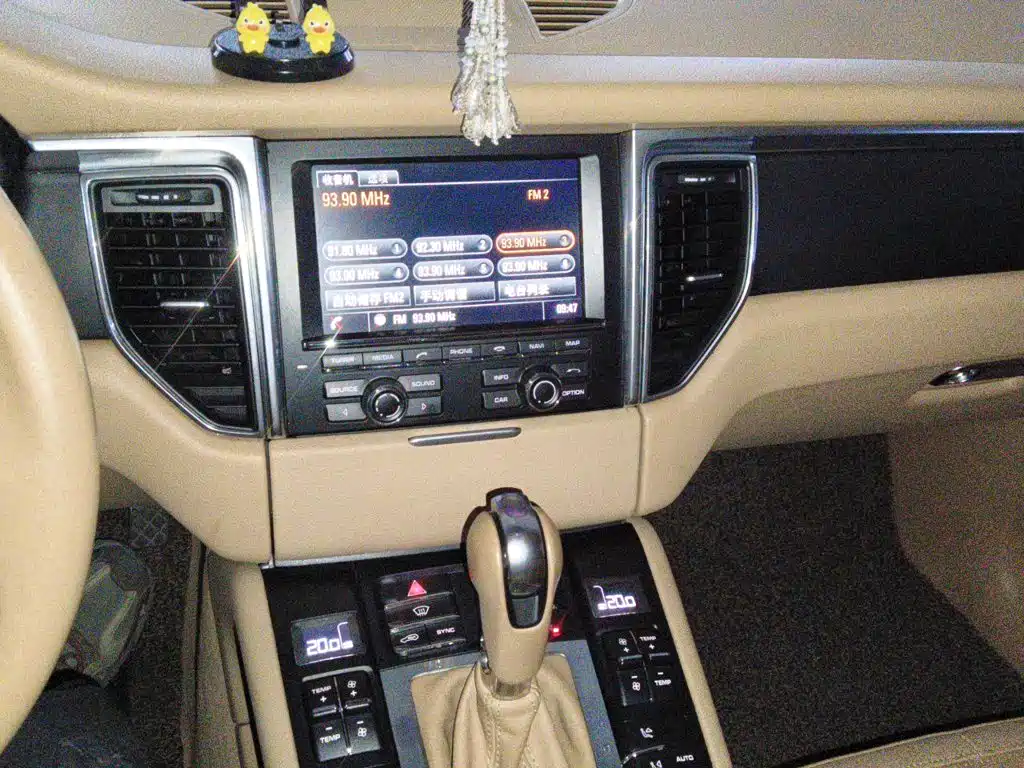 Porsche Macan — миниатюра 6