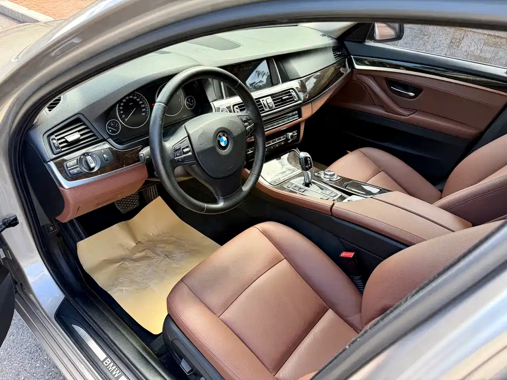 BMW 5 Series — миниатюра 10