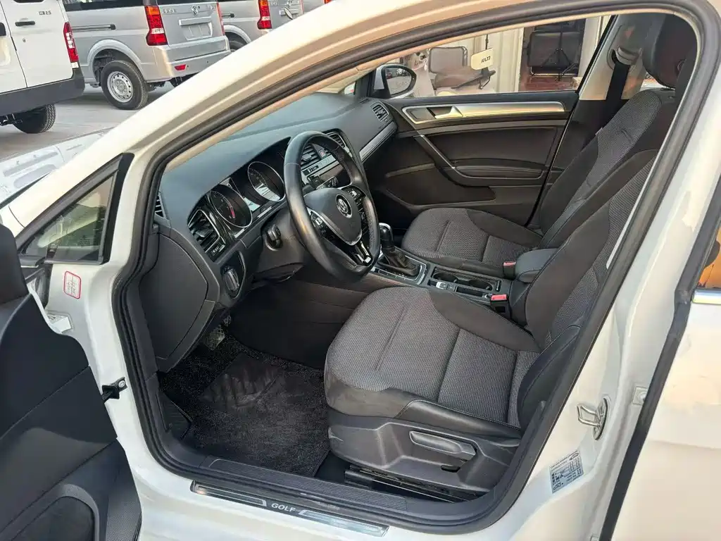 Volkswagen Golf 2019 1.6L AT Comfort V