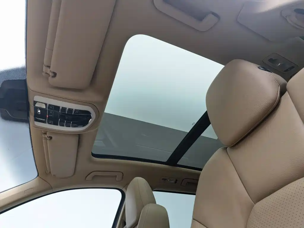 Porsche Cayenne — миниатюра 14