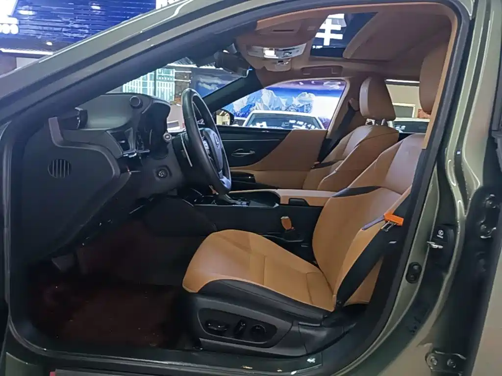 Lexus ES — миниатюра 15