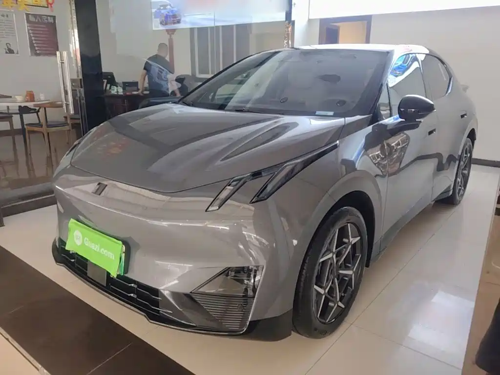 Lynk & Co Z20