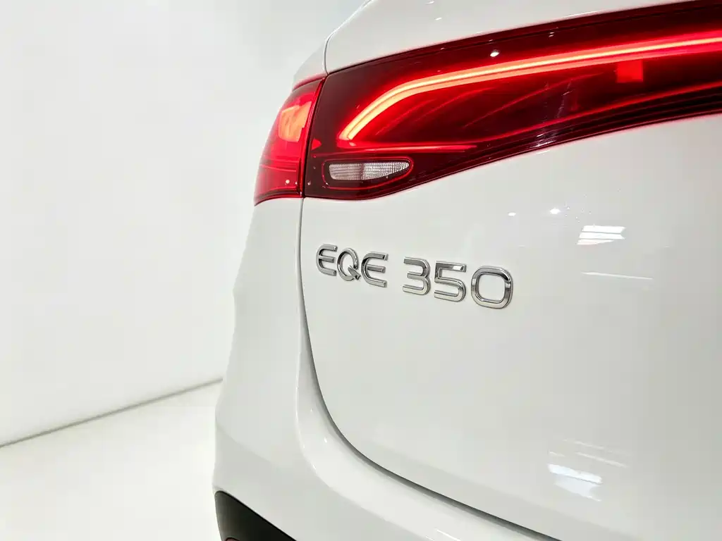 Mercedes-Benz EQE SUV — миниатюра 6