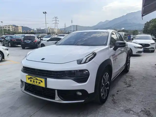 2020 Lynk & Co 02