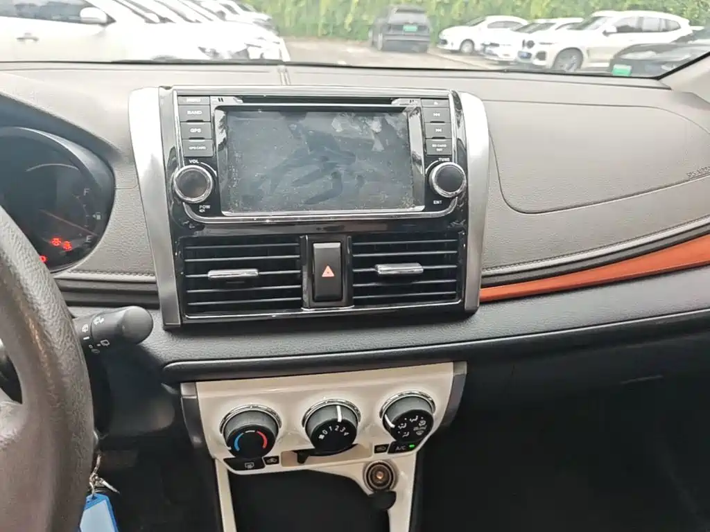 Toyota Yaris L — миниатюра 18