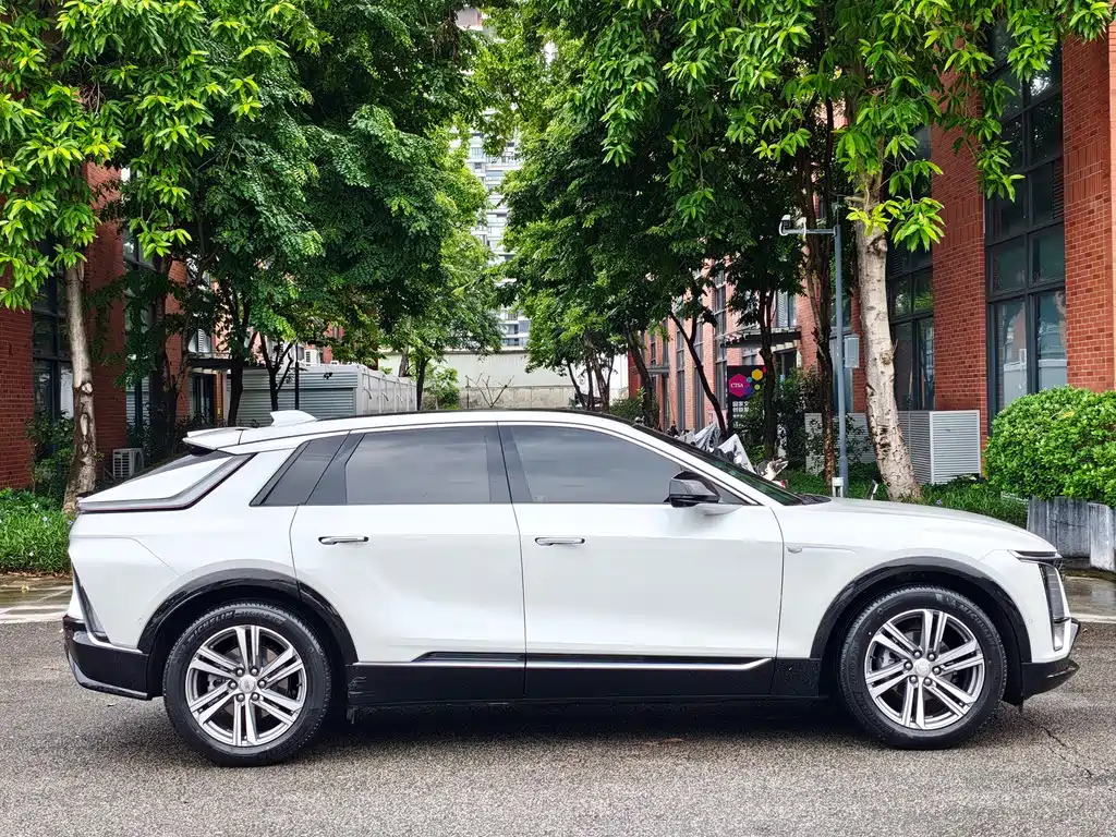 Cadillac Lyriq — миниатюра 6