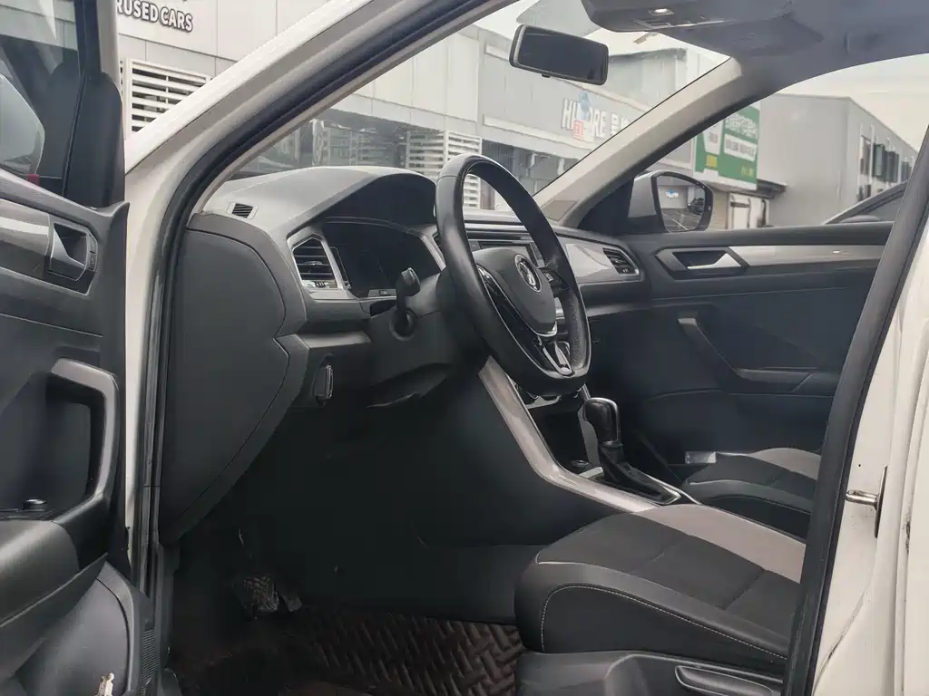 Volkswagen T-Roc — миниатюра 4