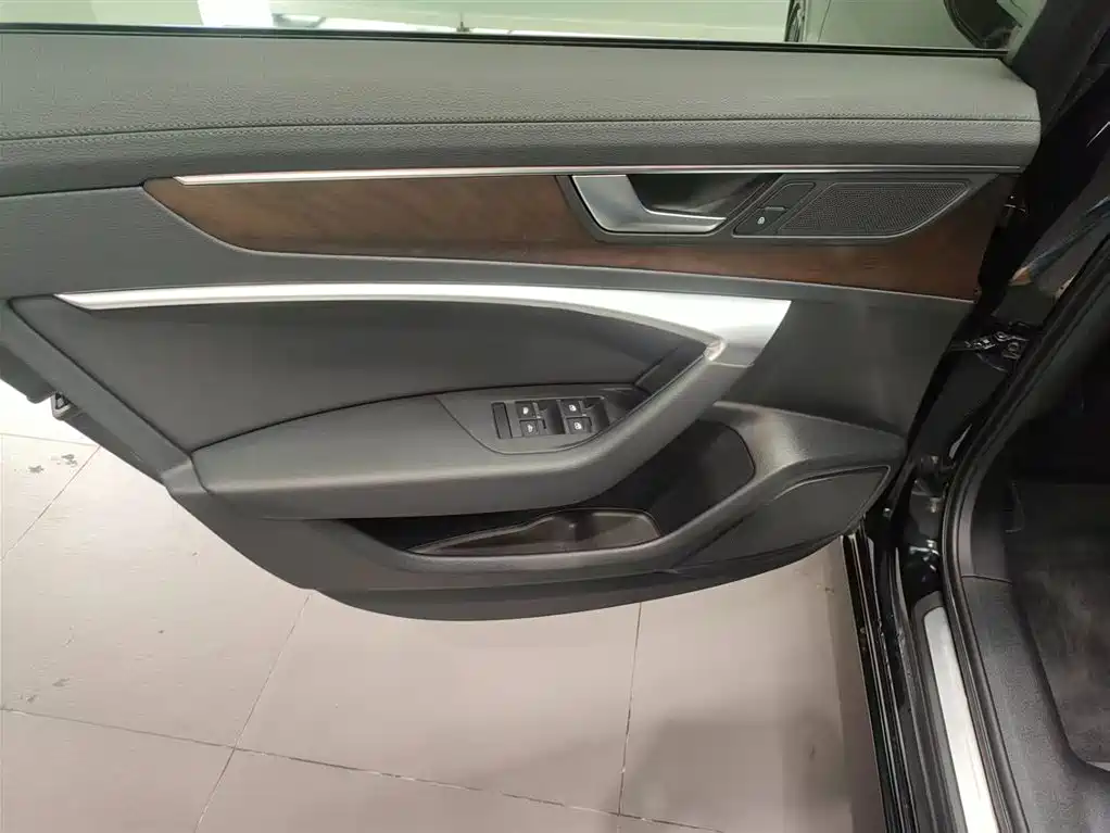 Audi A6L New Energy — миниатюра 16