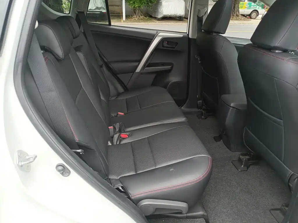 Toyota RAV4 — миниатюра 11