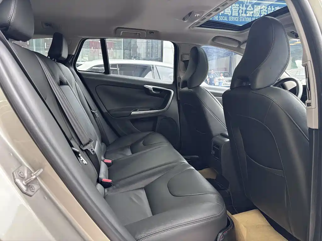 Volvo V60 2015 T5