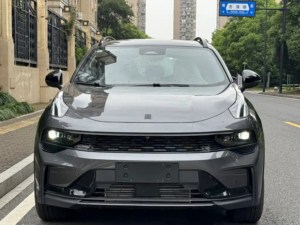 Lynk & Co 01 2025 2.0TD