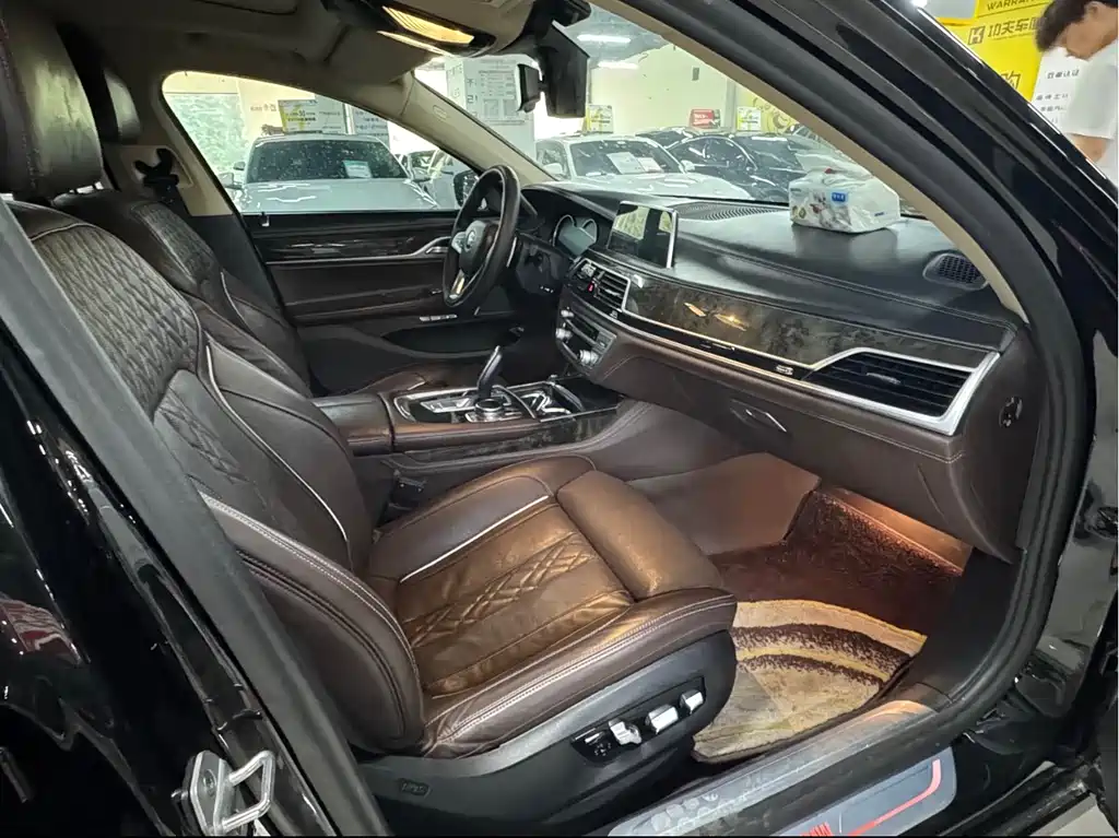 BMW 7 Series 7 2018 740Li Lead