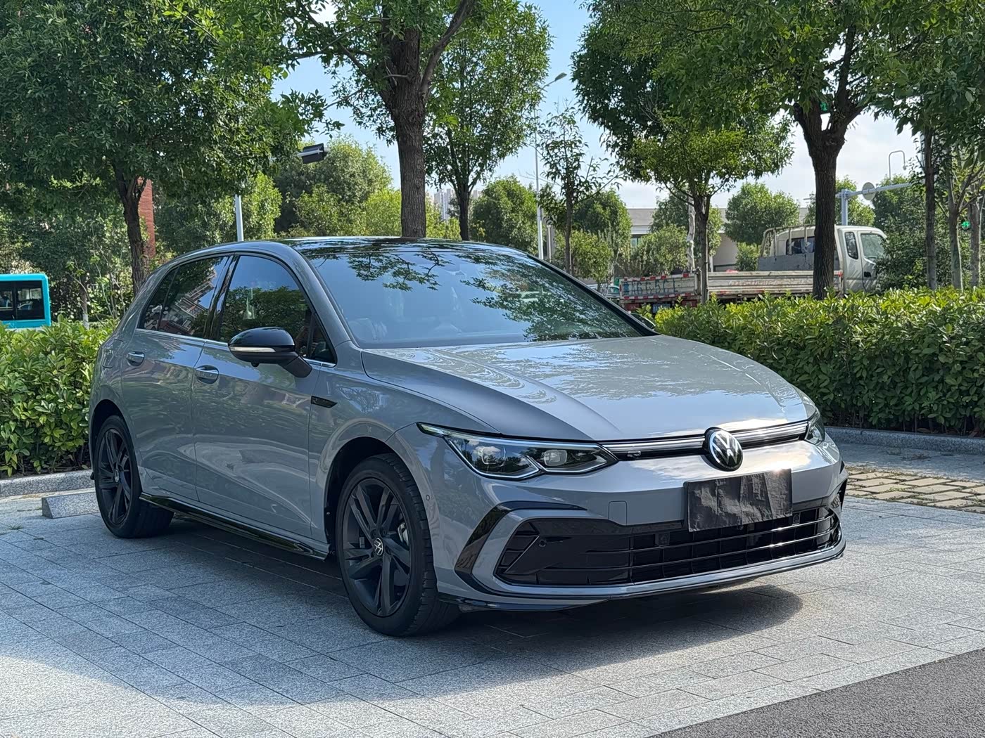Volkswagen Golf 1.4 л 2023 г. Серебристо-серый, пробег 27000 км
