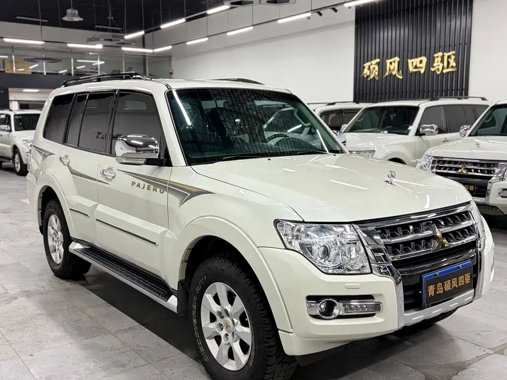 Mitsubishi Pajero (Import) — миниатюра 6