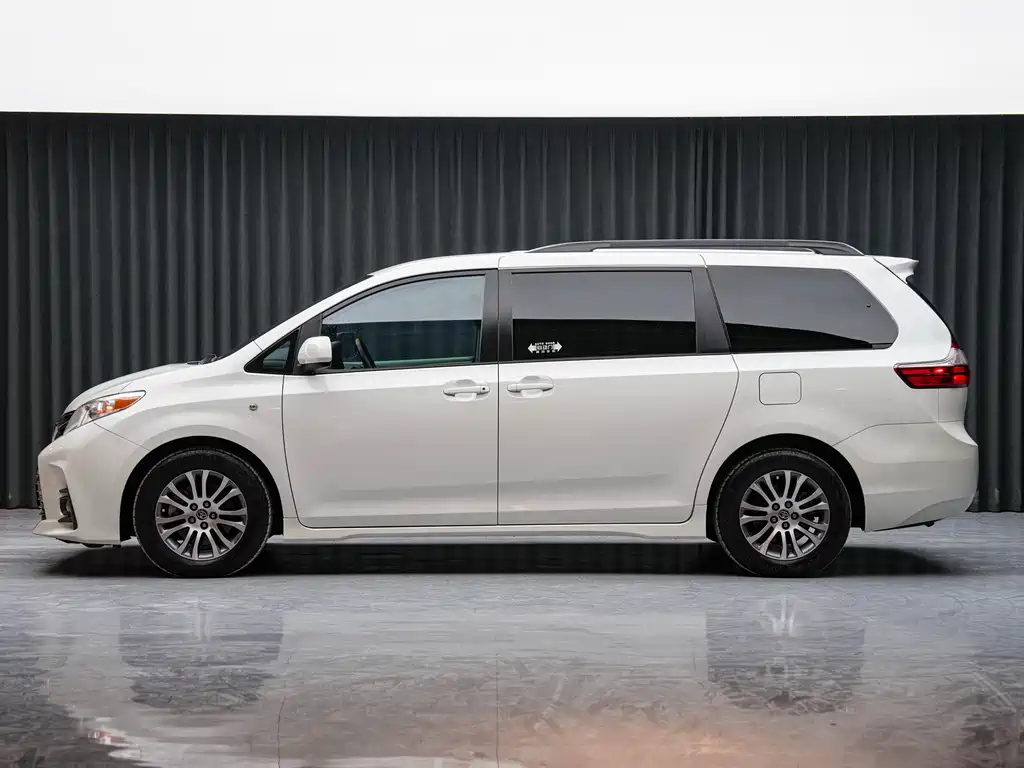 Toyota Sienna — миниатюра 4
