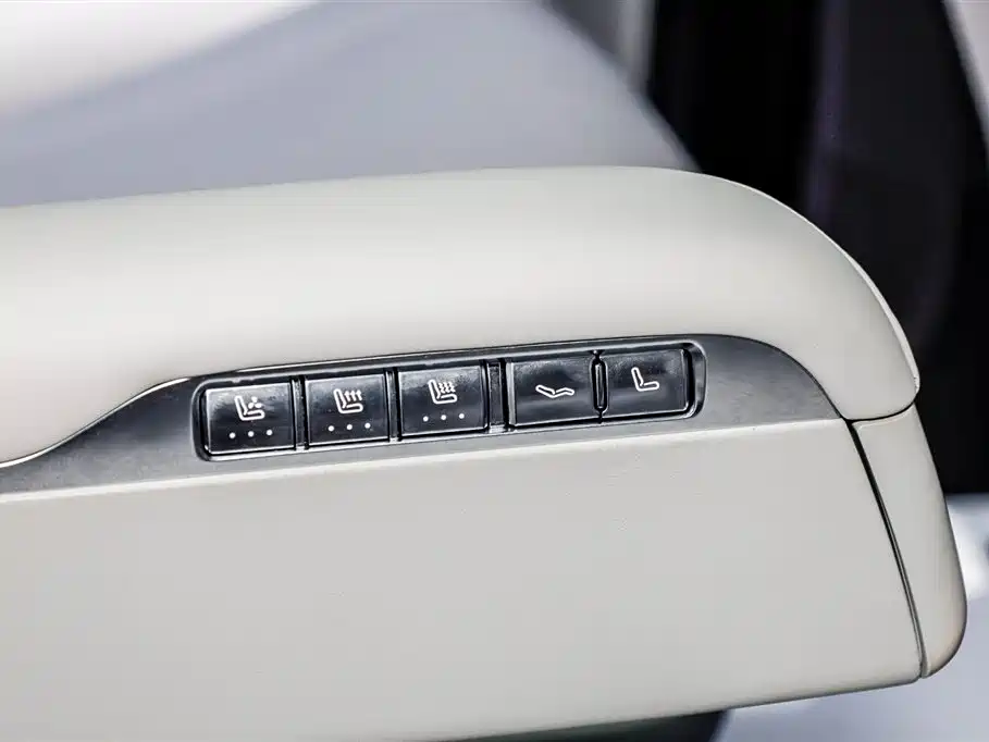 AITO ASK THE WORLD M9