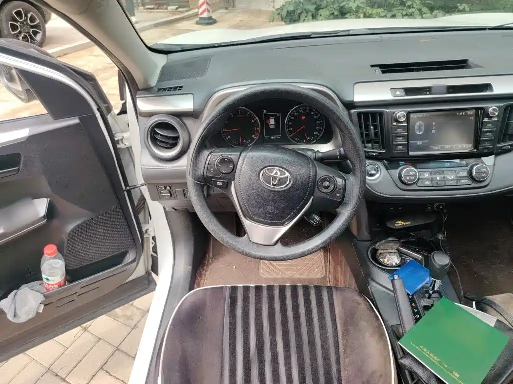 Toyota RAV4 — миниатюра 6