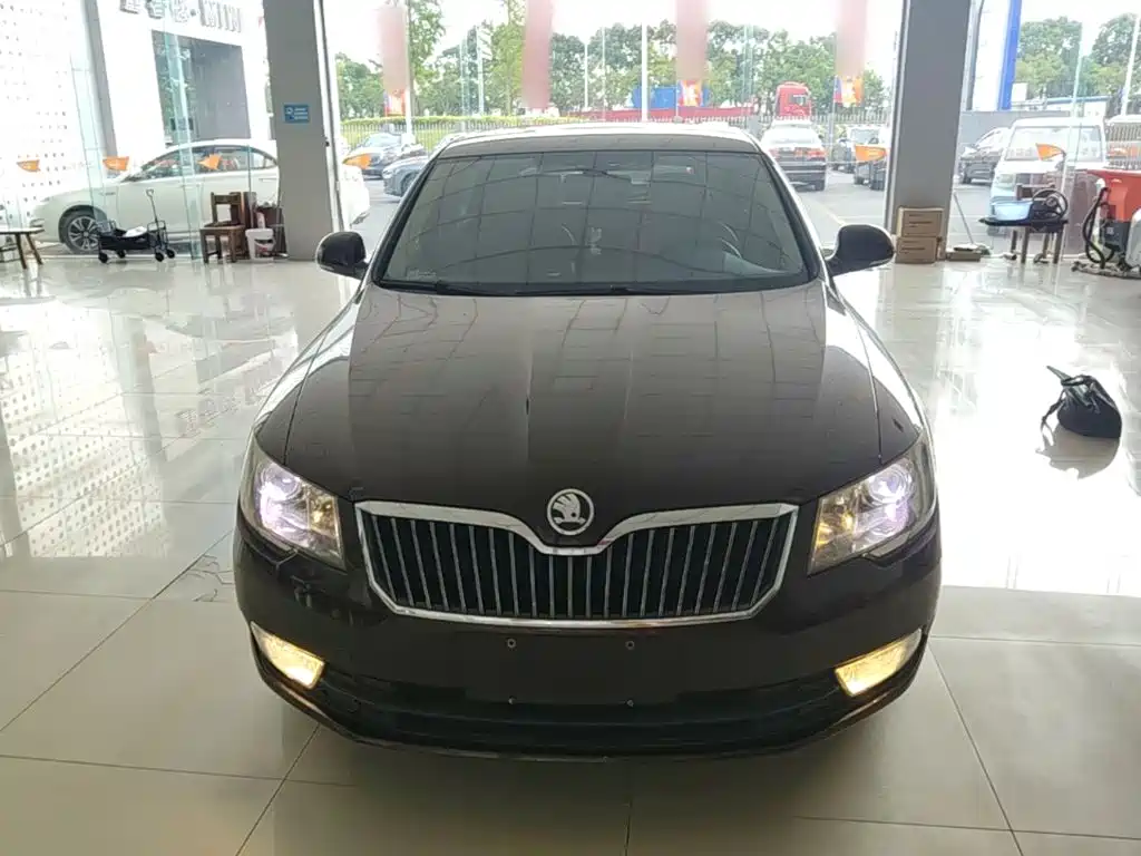 Skoda Superb — миниатюра 3