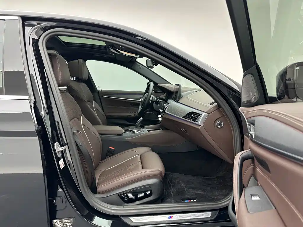 BMW 5 Series — миниатюра 18