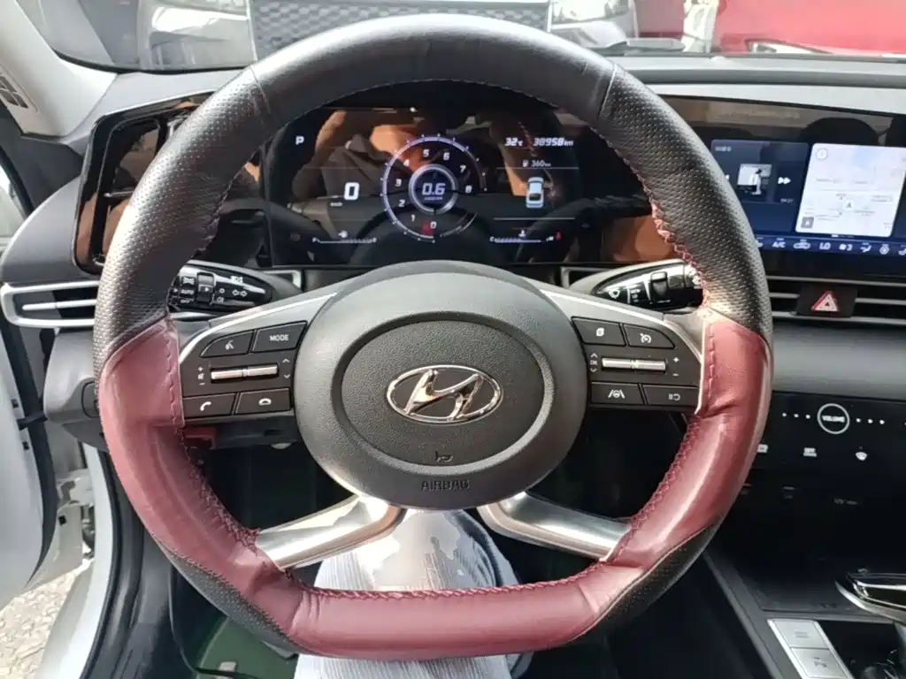 Hyundai Elantra — миниатюра 11
