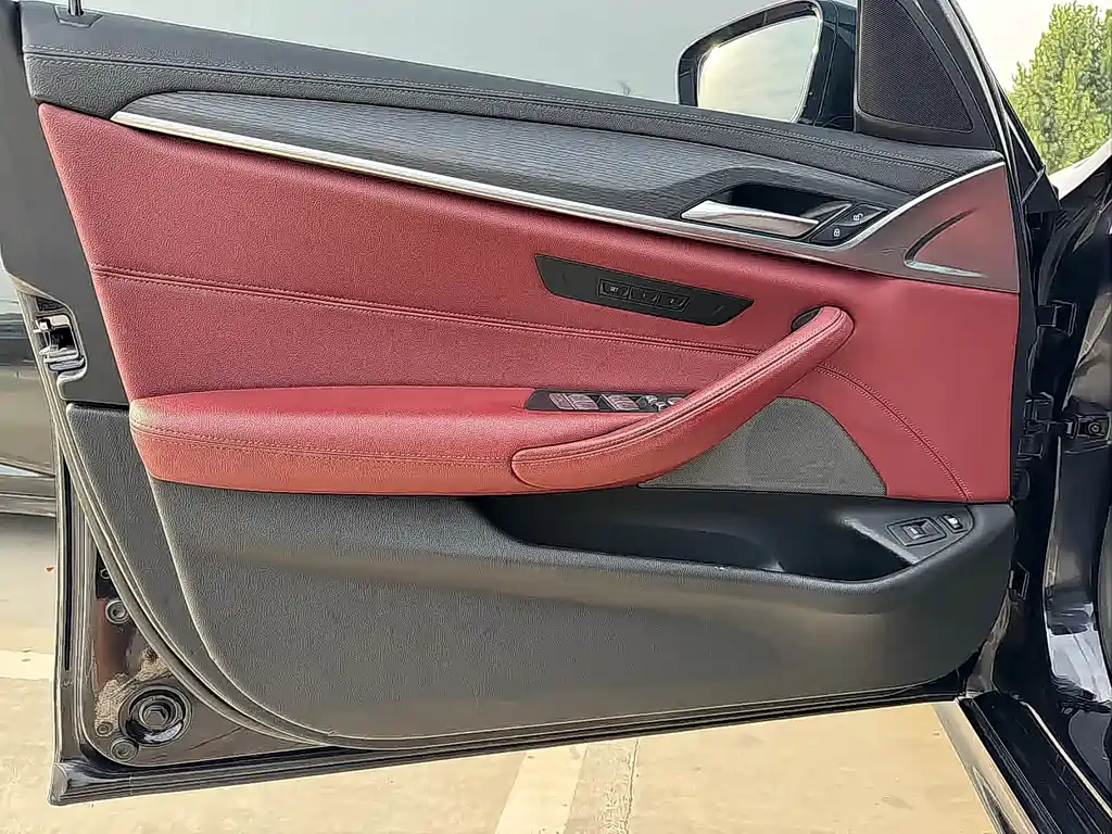 BMW 5 Series New Energy — миниатюра 8