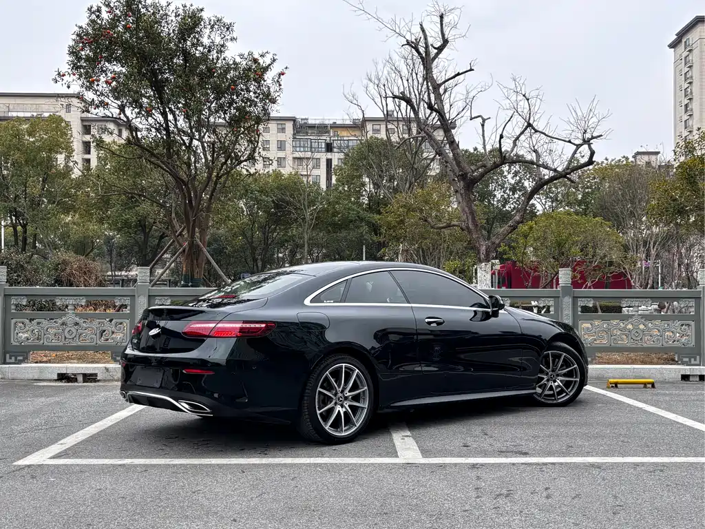 MERCEDES-BENZ E CLASS