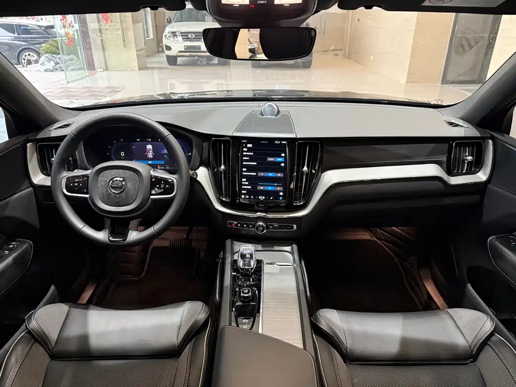 VOLVO XC60 PLUG IN HYBRID