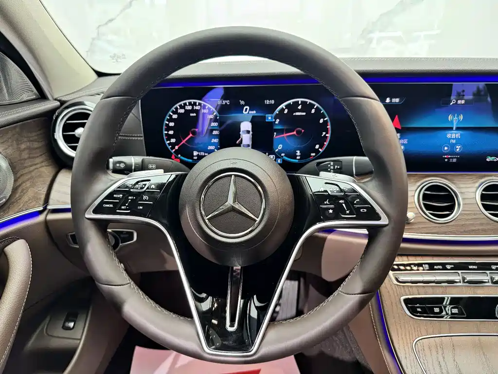 Mercedes-Benz E-Class — миниатюра 10