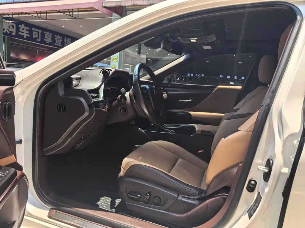 Lexus ES 2021 200