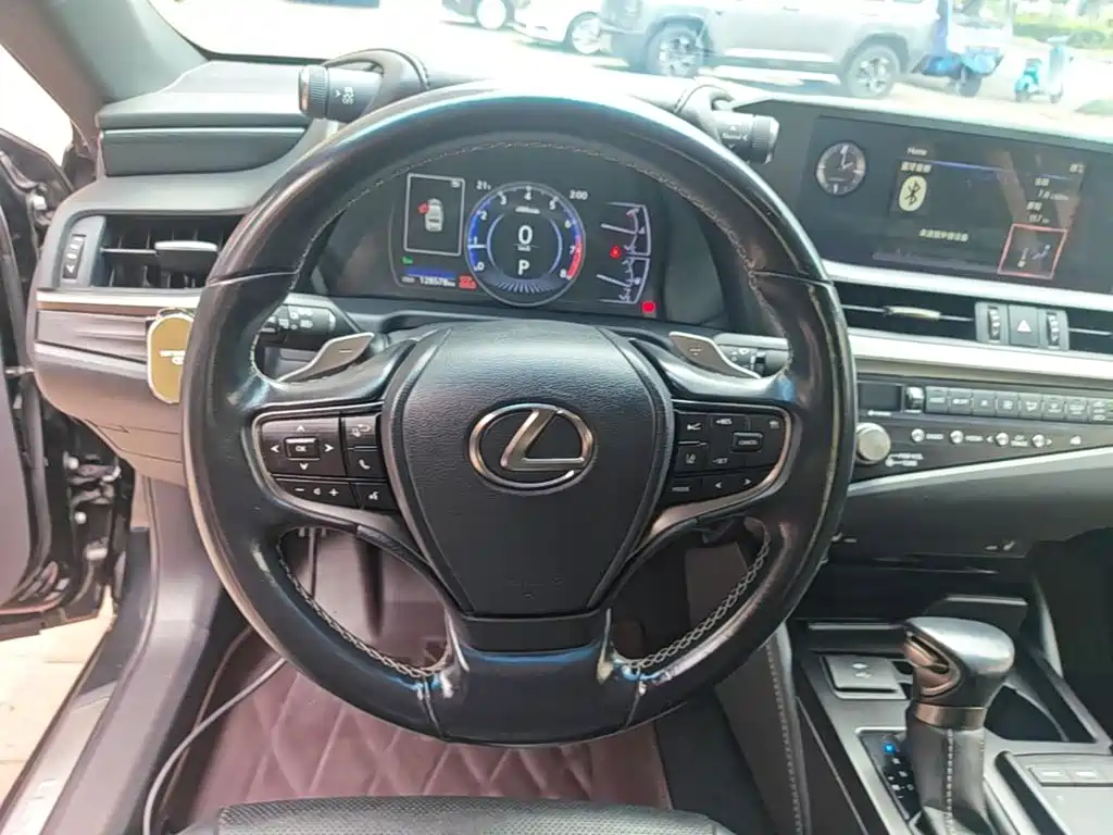 Lexus ES — миниатюра 11