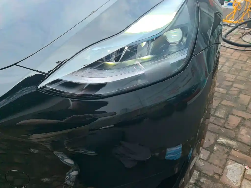 Tesla Model Y — миниатюра 24