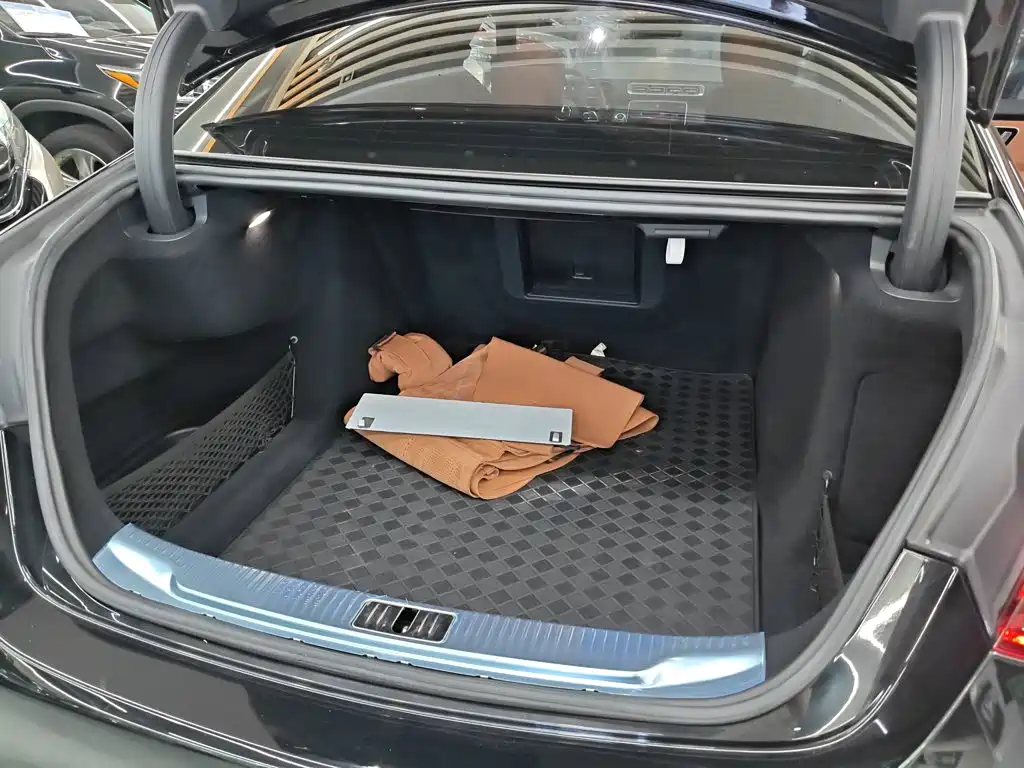 Mercedes-Benz S-Class — миниатюра 12